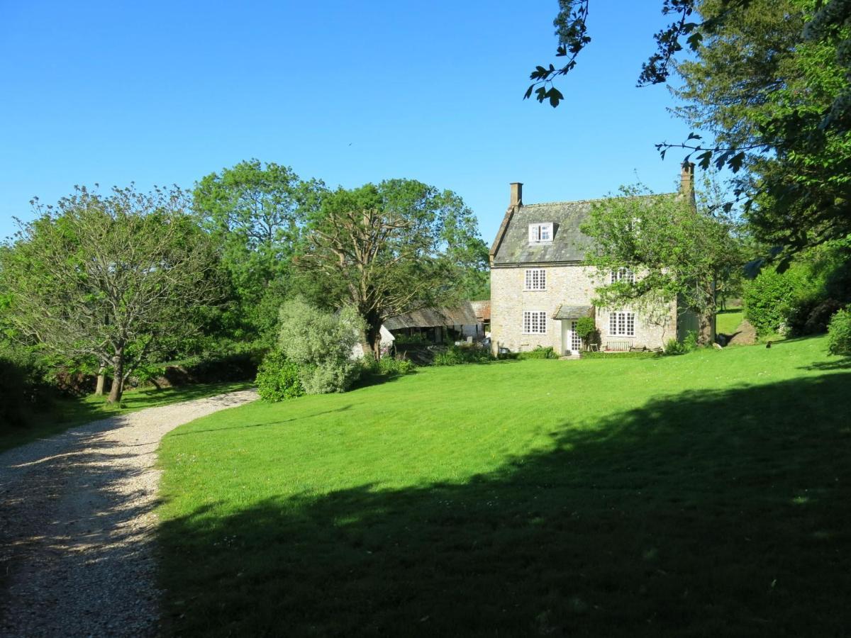 Horseshoe Barn Axminster Exteriör bild